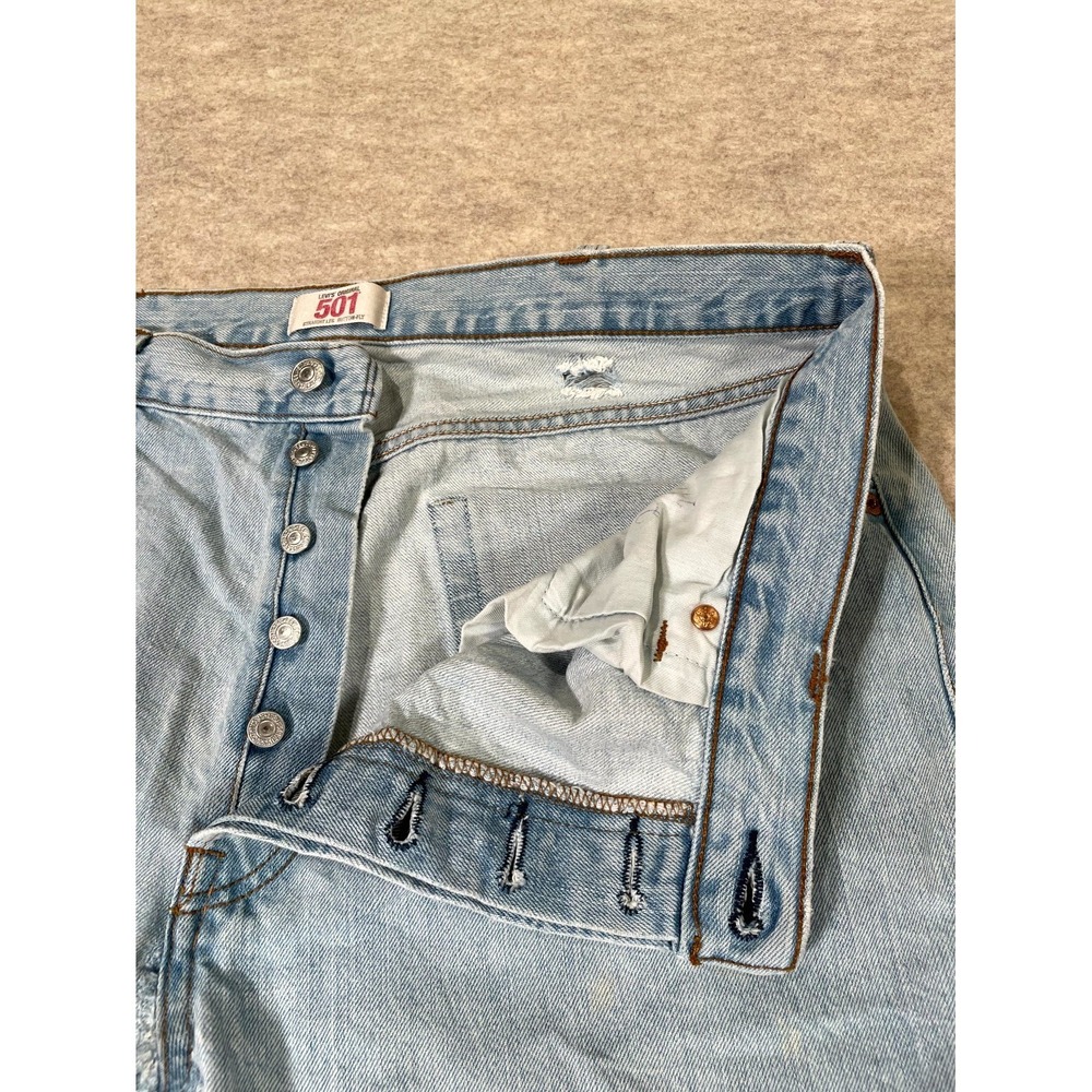 Levis 501 Original Fit Jeans Mens 38x34 Blue Denim Cotton High Rise Light Wash - Picture 2 of 16